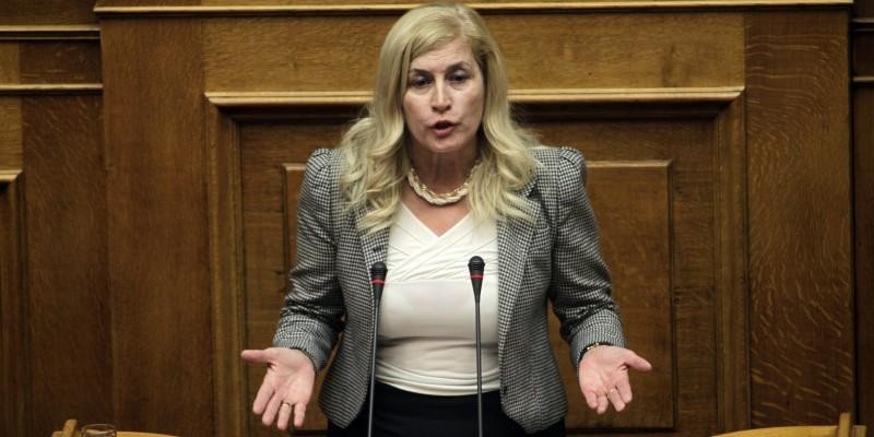 Η Αυλωνίτου καταγγέλλει πως έχει πέσει θύμα bullying